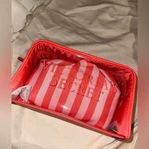Victoria’s Secret red and pink purse bag 🩷❤️🤍